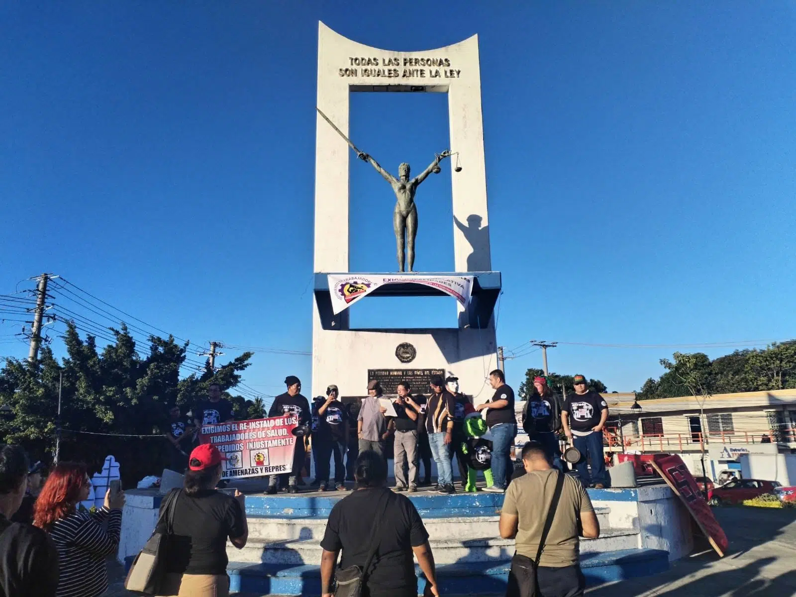 “Taking Away People’s Livelihoods”: Union Organizations Call Out Mass Layoffs in the Public Sector — “Arrebatan el sustento de las personas”: Organizaciones sindicales denuncian despidos masivos en el sector público