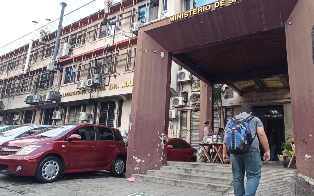 Government Slashes Over $70 Million From Hospital Budgets in 2025 — Gobierno recortó más de $70 millones a hospitales en 2025