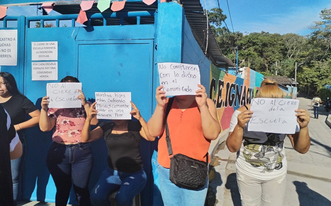At Least 19 Schools Have Closed, According to Teachers’ Union — Al menos 19 centros escolares han cerrado, según gremial de docentes