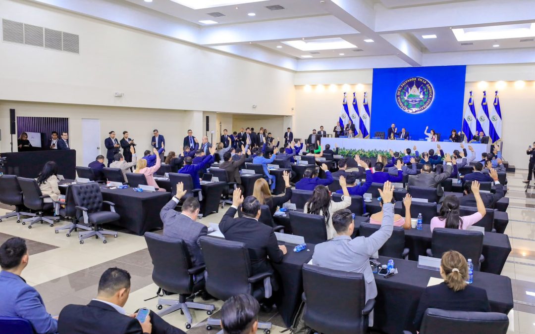 “The Constitution will become a mere law,” Following the Reform to El Salvador’s Constitution: Experts — “Constitución pasará a ser una simple ley”, afirman especialistas, tras reforma a la Carta Magna de El Salvador