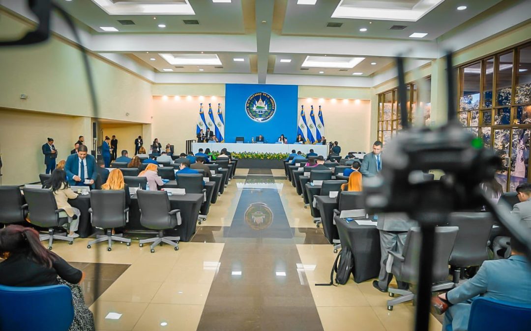 El Salvador Congress Ratifies Reform for Fast-Track Changes to Constitution — El Congreso de El Salvador ratifica una reforma para cambios exprés a la Constitución