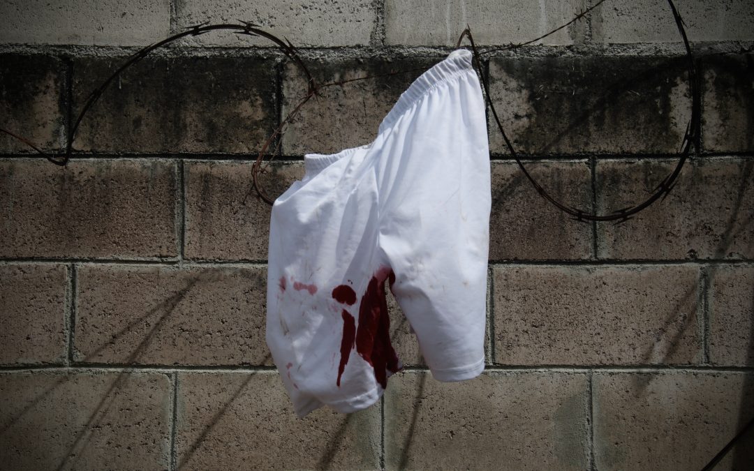 Menstruating in Bukele’s Prisons — Menstruar en las cárceles de Bukele
