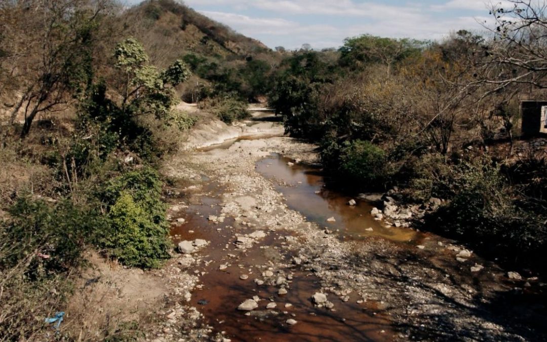 The official discourse on mining is “fallacious and lacks credibility,” says UES professor — El discurso oficial sobre la minería es “falaz y carece de credibilidad”, afirma docente de la UES