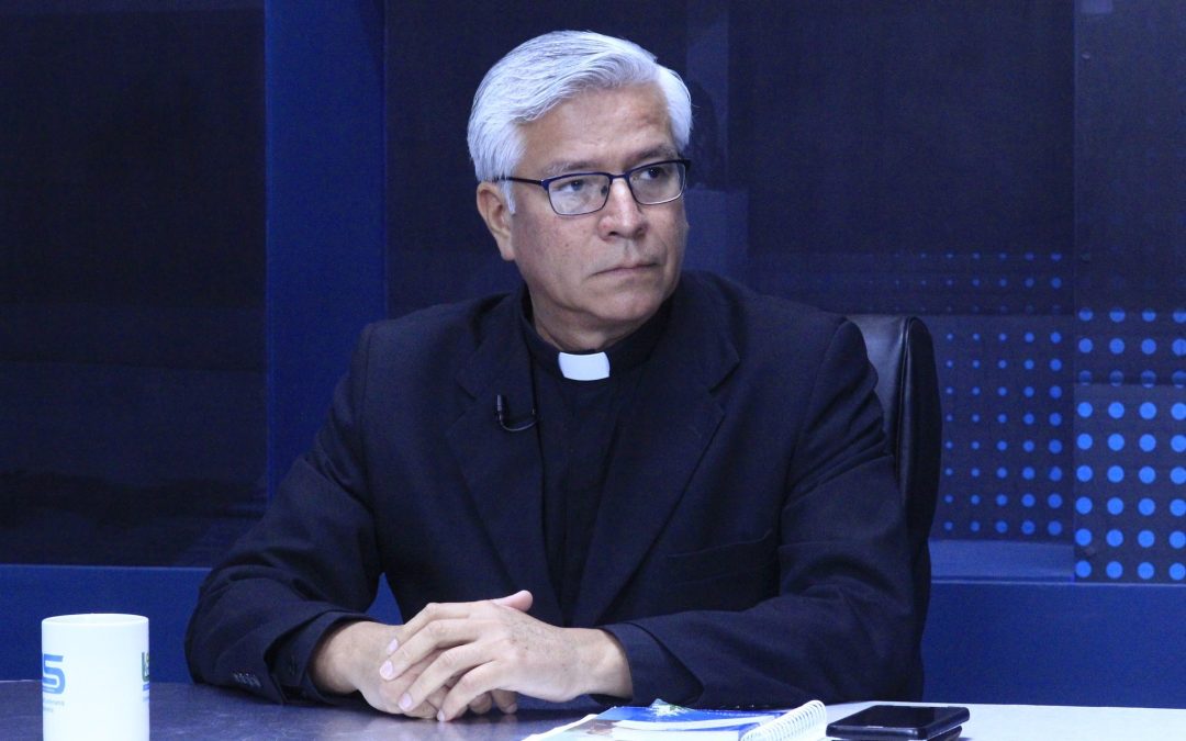 Priest Sees Possible “Canonical Consequences” for Lawmakers over Mining — Sacerdote ve posibles “consecuencias canónicas” para diputados por la minería