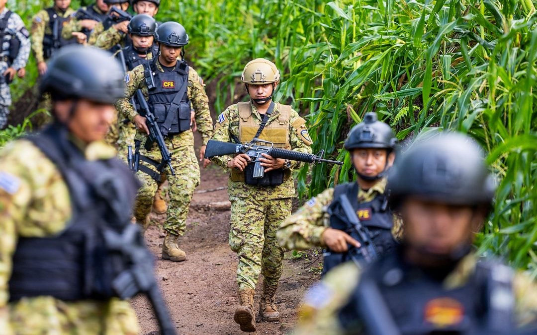 Bukele has already sent soldiers to the community of San Isidro, Cabañas, in order to instill fear — Bukele ya envió soldados a la comunidad San Isidro, Cabañas, con el fin de causar terror