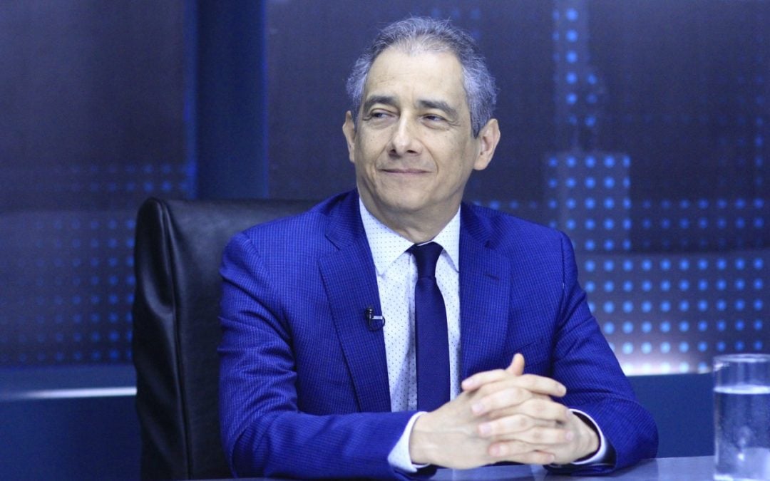 “Instead of Laying Off Employees, Eliminate Multi-Million-Dollar Propaganda Apparatus, Trolls, and Fake News Outlets,” Pastor Vega Asks Government — En vez de despedir empleados, suprima el “multimillonario aparato de propaganda, troles y noticieros falsos”, pide pastor Vega al gobierno