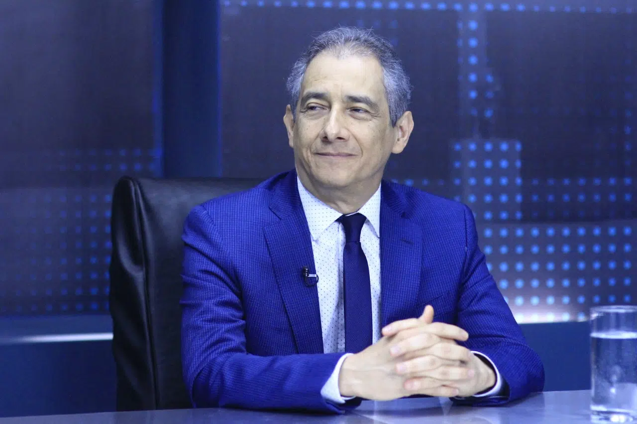 “Instead of Laying Off Employees, Eliminate Multi-Million-Dollar Propaganda Apparatus, Trolls, and Fake News Outlets,” Pastor Vega Asks Government — En vez de despedir empleados, suprima el “multimillonario aparato de propaganda, troles y noticieros falsos”, pide pastor Vega al gobierno