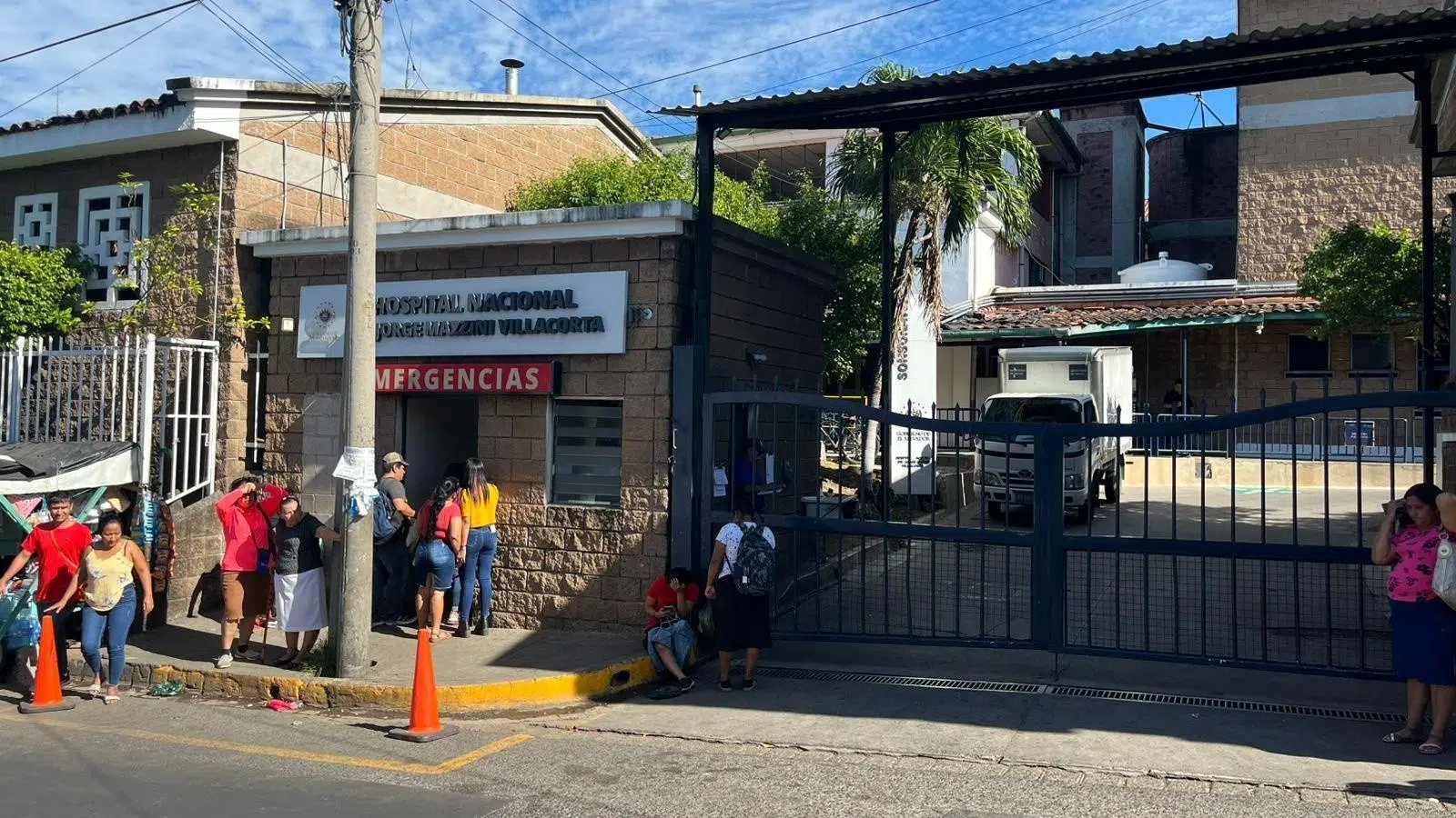 Relatives of Inmates Involved in Izalco Prison Riot Demand Information — Familiares de reos involucrados en motín en penal de Izalco exigen información