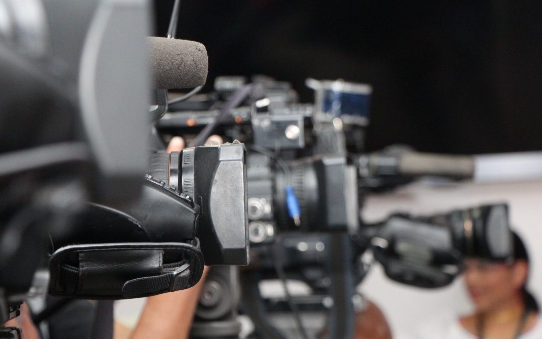 Critical Opinion Programs Canceled by Government — Cancelan programas de opinión críticos al gobierno