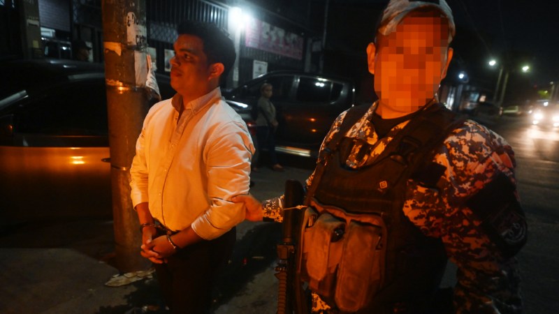 El Salvador rights activist faces risk of torture following arbitration detention: Amnesty International — Activista de derechos humanos salvadoreño enfrenta riesgo de tortura tras detención arbitraria: Amnistía Internacional