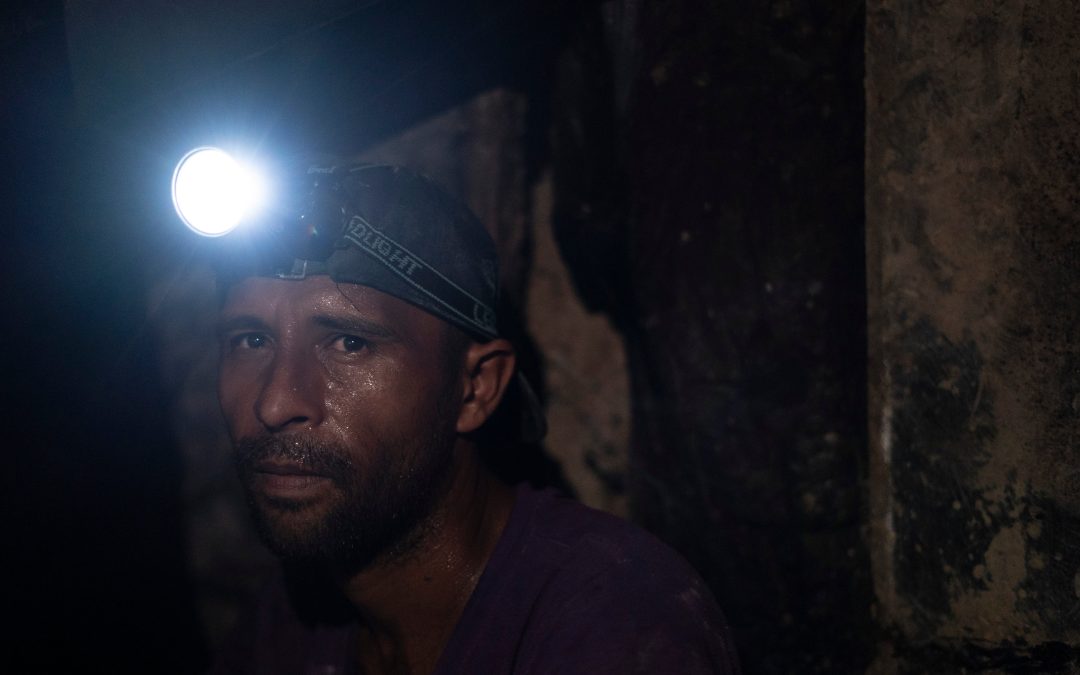 Living and Dying for Gold: Metallic Mining Returns to El Salvador — Vivir y morir por el oro: la minería metálica regresa a El Salvador