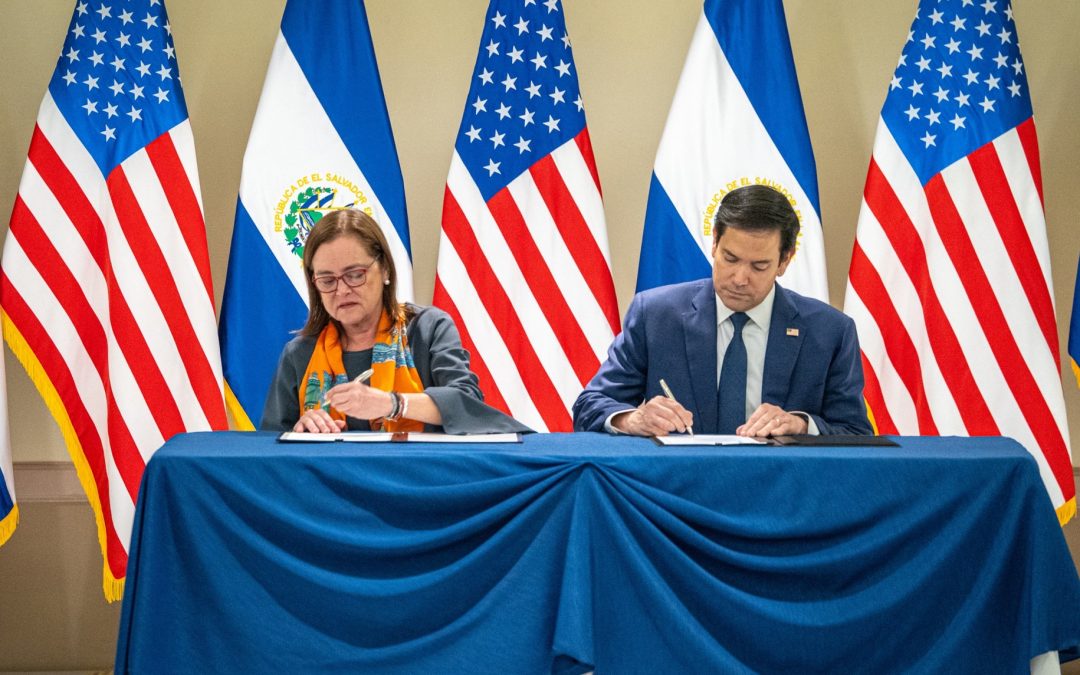When El Salvador agreed to put migrants in “mega-prison,” the U.S. paved the way for nuclear power — Cuando El Salvador acordó encarcelar a migrantes en una “mega-cárcel,” Estados Unidos allanó el camino para la energía nuclear