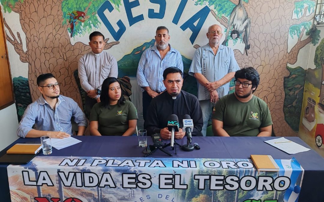 Environmentalists Denounce Persecution and Harassment for Opposing Mining — Ambientalistas denuncian persecución y hostigamiento por oponerse a la minería
