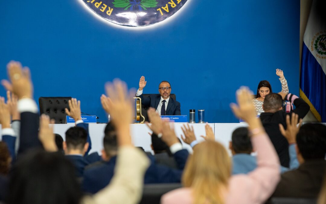 Bukele’s Legislative Assembly Ratifies Reform That Paves the Way for Indefinite Presidential Reelection — Asamblea de Bukele ratifica reforma que allana el camino para la reelección presidencial indefinida