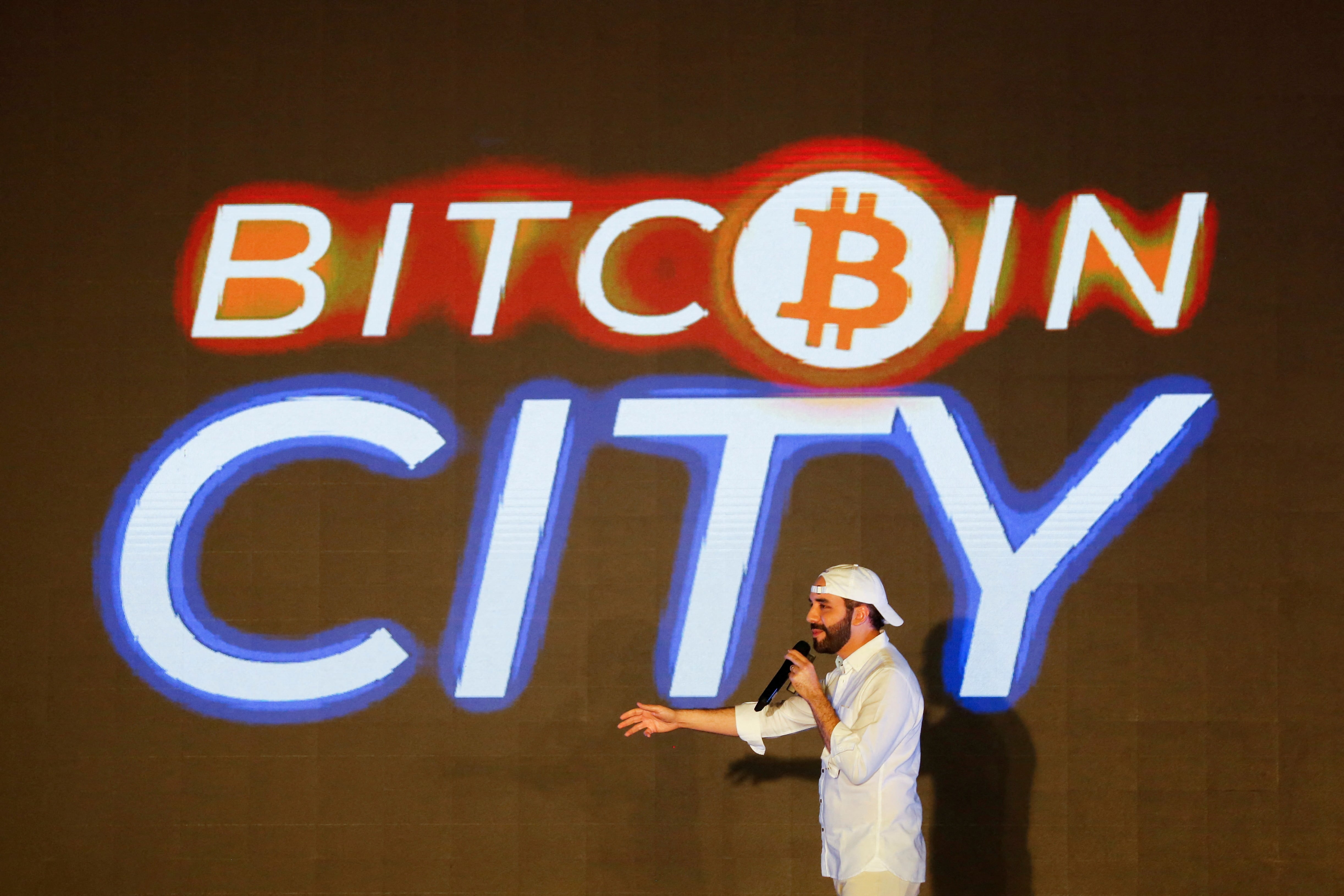 Bukele and Bitcoin: The End of the “Crypto Fantasy” — Bukele y el bitcoin: fin de la ‘criptofantasía’