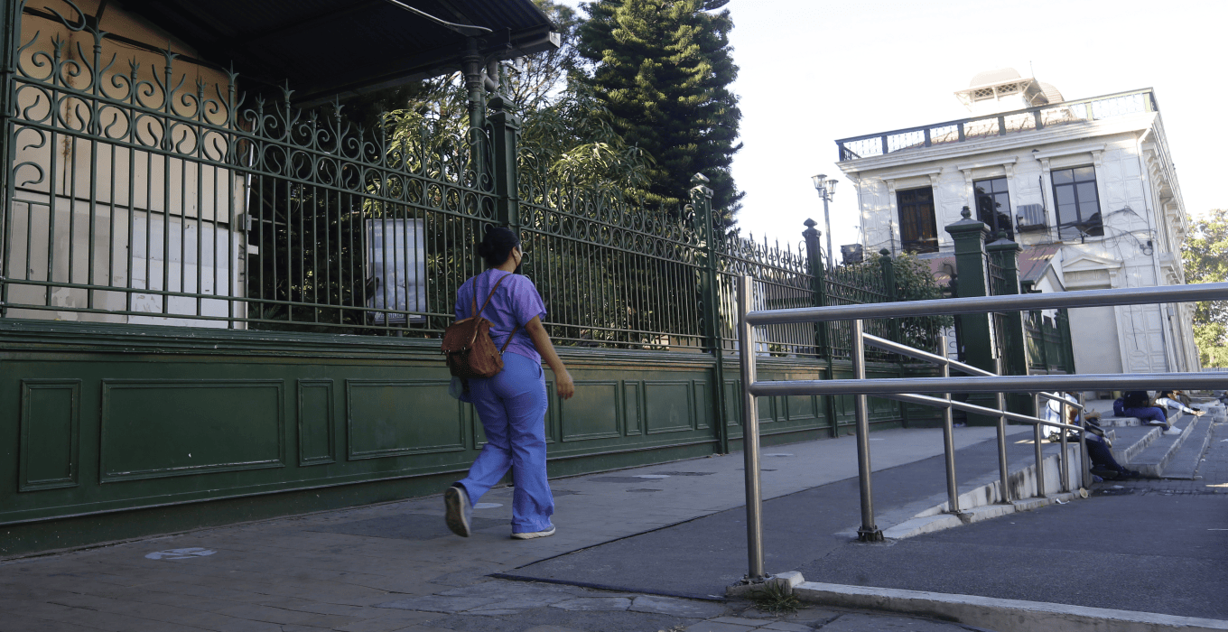 Hospital Rosales Admits Patients Wait up to 156 Days to See Specialist — Hospital Rosales admite que pacientes esperan hasta 156 días por un especialista