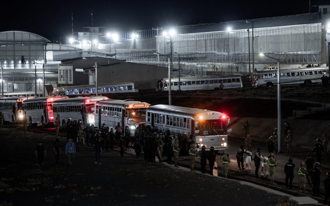 White House Denies Violating Judge’s Order in Deporting Venezuelans — Casa Blanca niega haber violado la orden de un juez al deportar a venezolanos