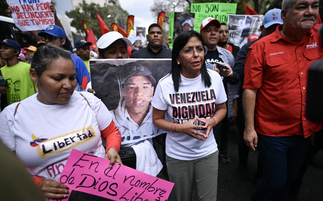 They were called gang members and deported. Families say their only crime was having tattoos — Los llamaron pandilleros y los deportaron. Las familias dicen que su único delito era tener tatuajes