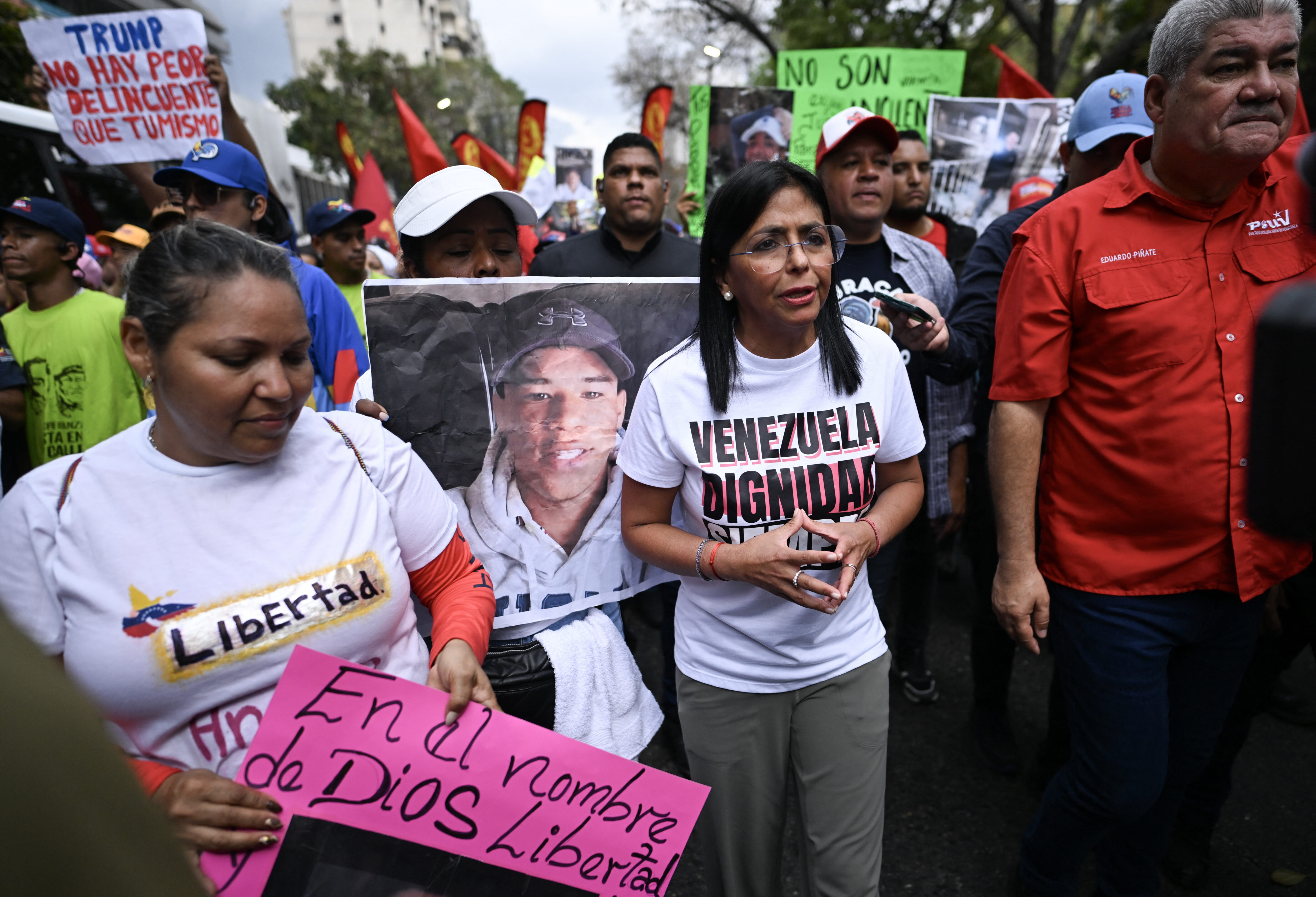 They were called gang members and deported. Families say their only crime was having tattoos — Los llamaron pandilleros y los deportaron. Las familias dicen que su único delito era tener tatuajes
