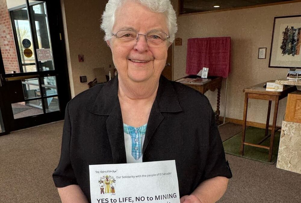 Kansas Catholics, sisters join anti-mining fight in El Salvador  — Católicos de Kansas y hermanas se unen a la lucha contra la minería en El Salvador
