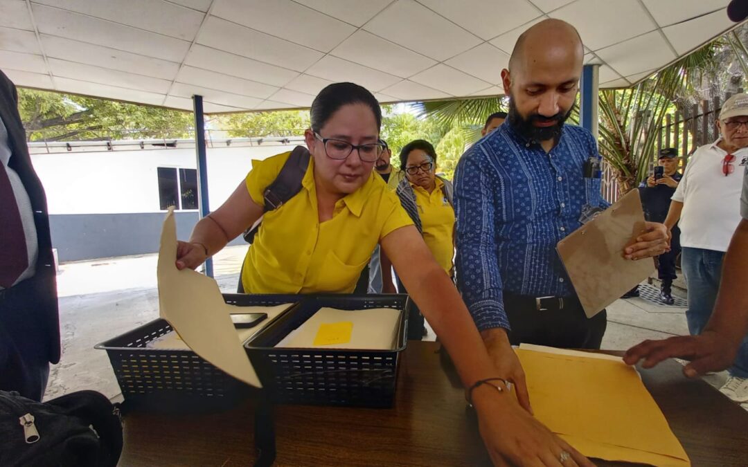 Ruth López’s Arrest Decried; Cristosal Alleges Enforced Disappearance — Denuncian detención de Ruth López y Cristosal señala desaparición forzada