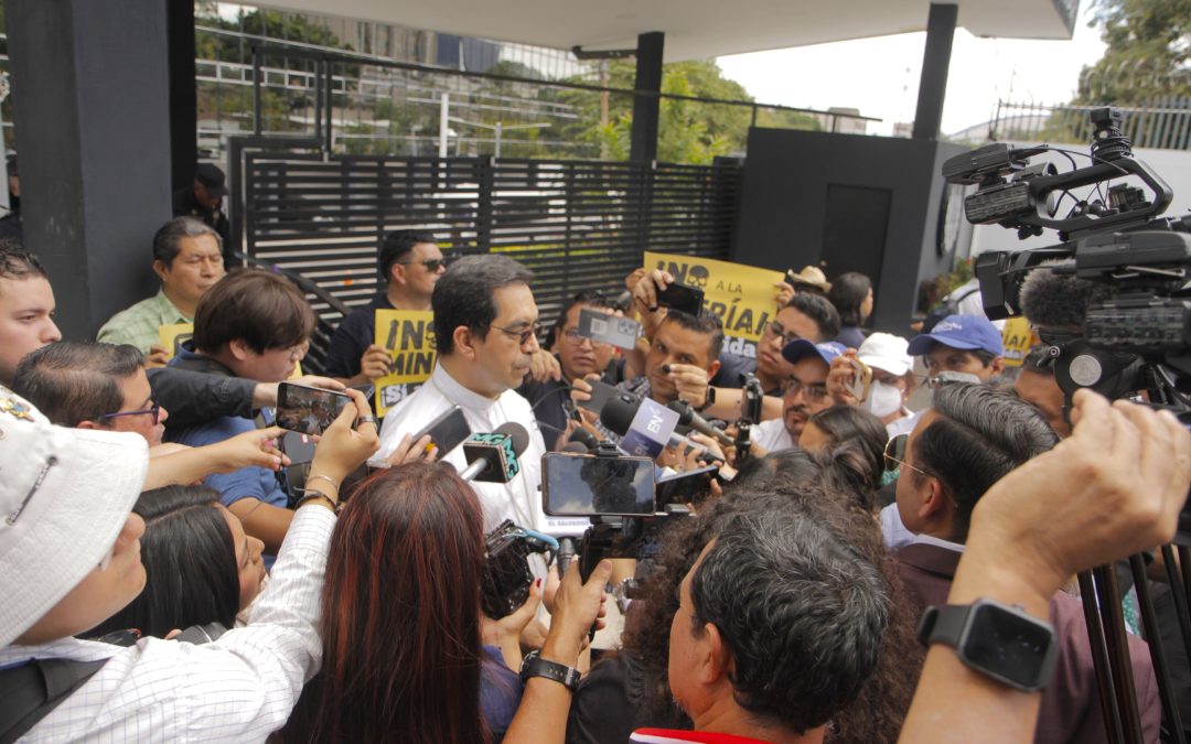 Bishops of El Salvador Collect 150,000 Signatures to Call for a Ban on Metallic Mining — Obispos de El Salvador recogen 150.000 firmas para pedir la prohibición de la minería metálica