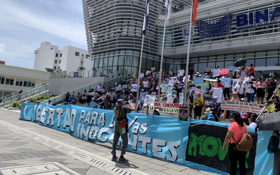 “I’ve come to march for my son,” say relatives of those imprisoned under the state of exception — “Vengo a marchar por mi hijo”, familiares de encarcelados bajo el régimen“I’ve come to march for my son,” say relatives of those imprisoned under the state of exception
