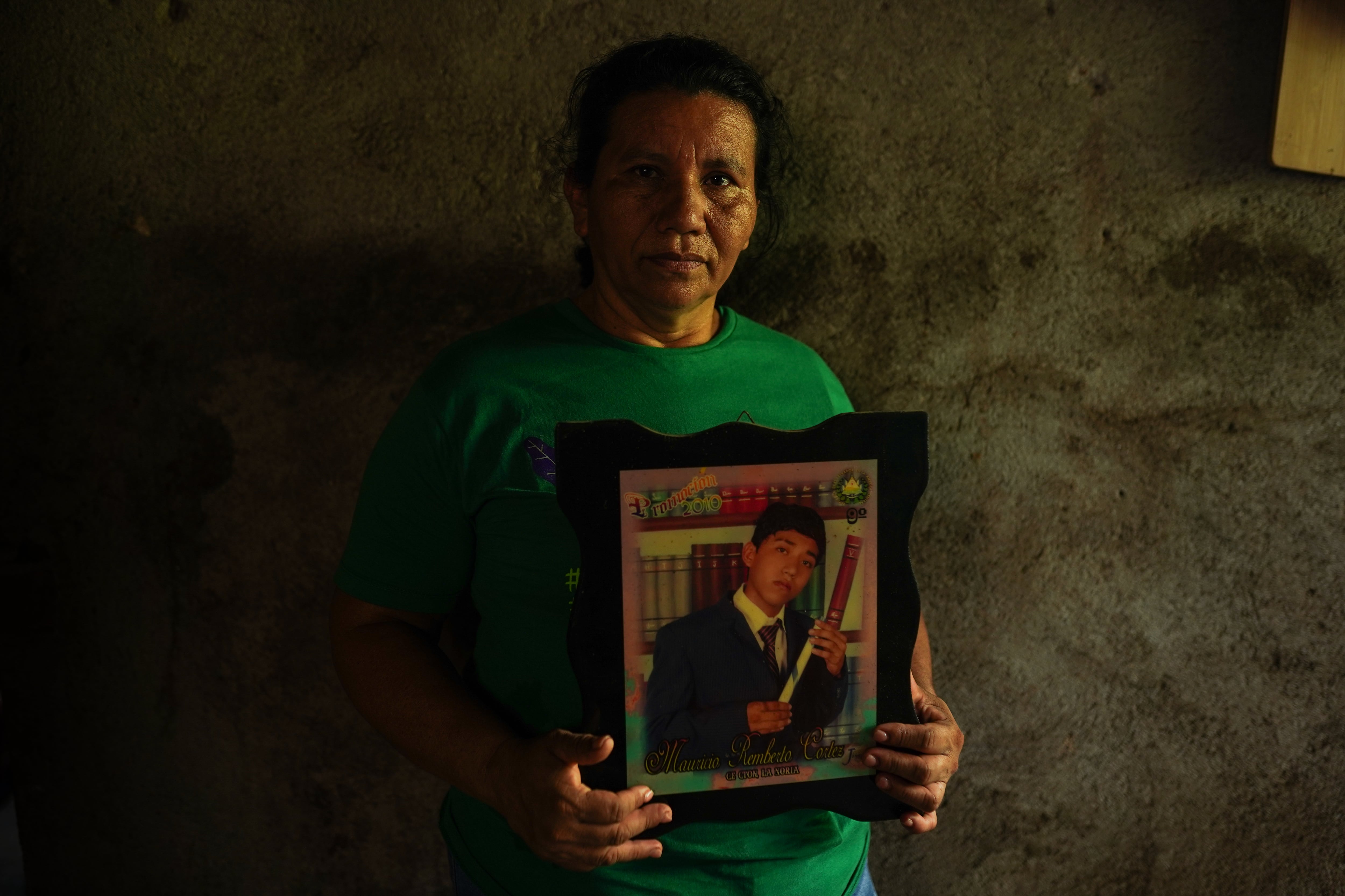 Bukele’s ‘miracle’ is Delmy’s nightmare — El “milagro” de Bukele es la pesadilla de Delmy