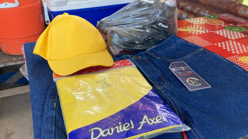 Prison Authorities Demand Families Provide Clothing for Inmates Doing Construction Work — Penales exige a familiares de presos llevarles ropa para trabajar en construcción