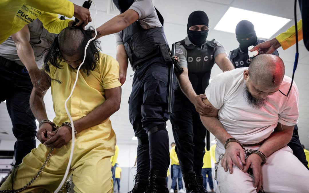 White House denies defying judge’s order to halt the deportation of hundreds of migrants to El Salvador — Casa Blanca niega haber desobedecido la orden de un juez de suspender la deportación de cientos de migrantes a El Salvador