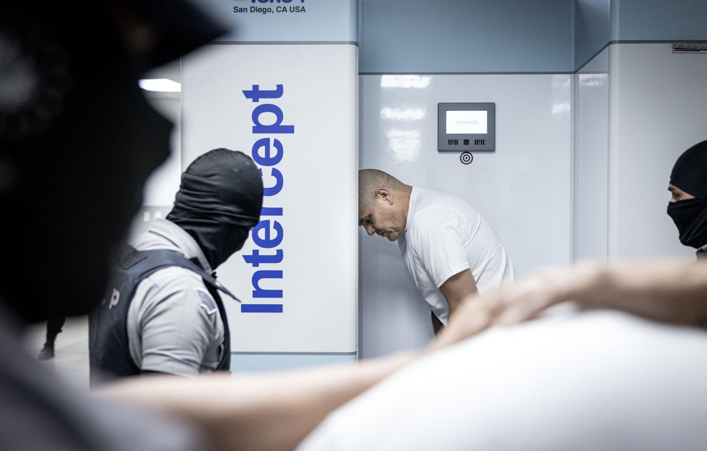 Bukele’s Mega Prison: Symbol of Security or Spectacle of Repression? — La Mega Cárcel de Bukele, ¿Símbolo de Seguridad o Espectáculo de Represión?