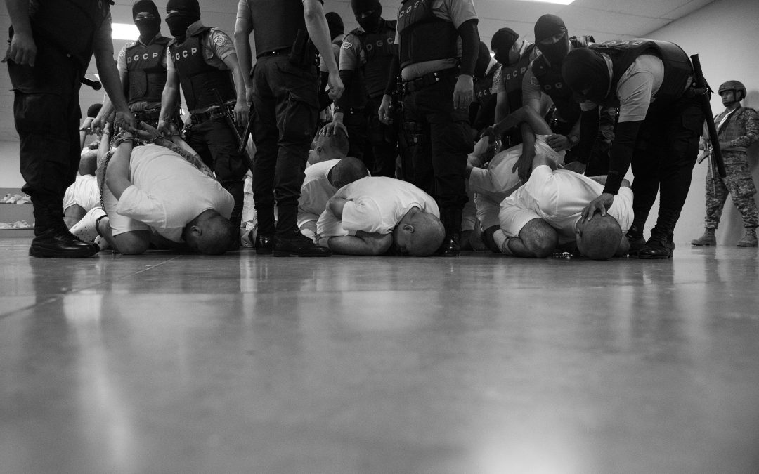 Venezuelans sent by Trump to El Salvador endured systematic torture, report finds — Venezolanos enviados por Trump a El Salvador sufrieron tortura sistemática, según informe