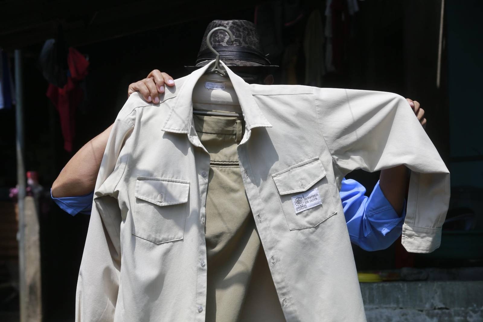 Mass Healthcare Layoffs Leave Chronically Ill Workers Without Treatment — Despidos masivos de Salud dejan sin tratamiento a trabajadores con enfermedades crónicas