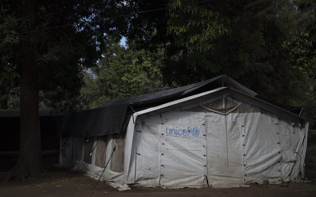 Studying Among Ruins and Under Tents in Izalco — Estudiar entre ruinas y bajo carpas en Izalco