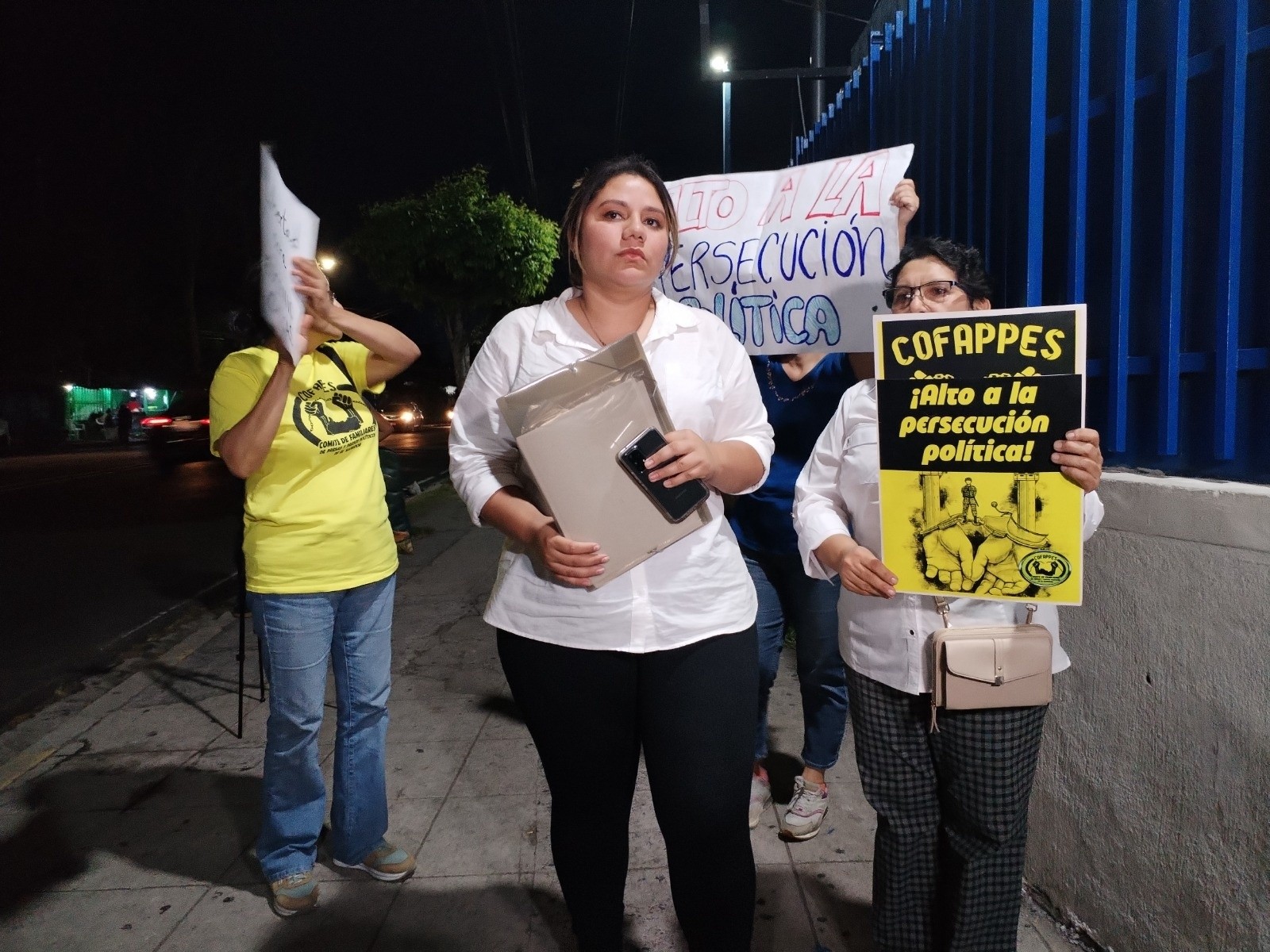 “This process is an injustice used as a weapon of revenge”: Eugenio Chicas’s wife — “Este proceso es una injusticia y su uso como un arma de venganza”: esposa de Eugenio Chicas