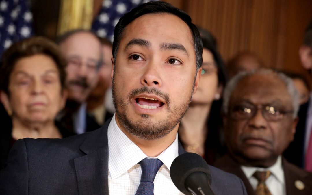 Texas congressman files resolution to compel Trump admin to release El Salvador deportation records — Congresista de Texas presenta resolución para obligar a la administración Trump a divulgar registros de deportación a El Salvador