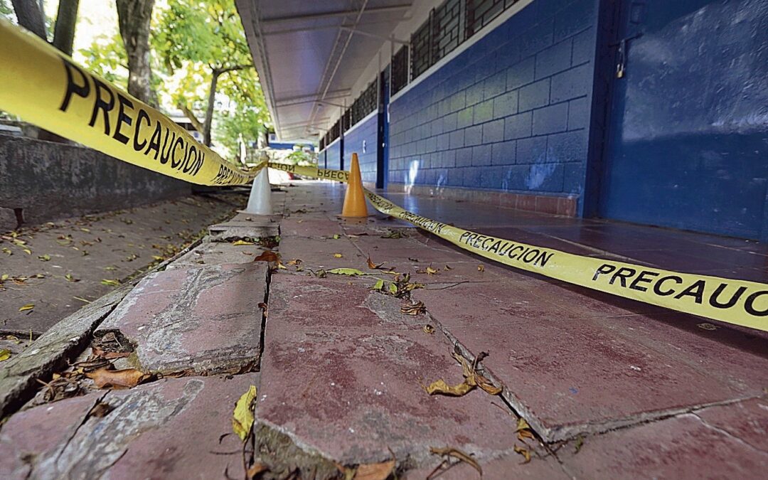 Ministry of Education Evades Reporting on Nationwide School Closures — Ministerio de Educación evade informar sobre cierre de escuelas a escala nacional