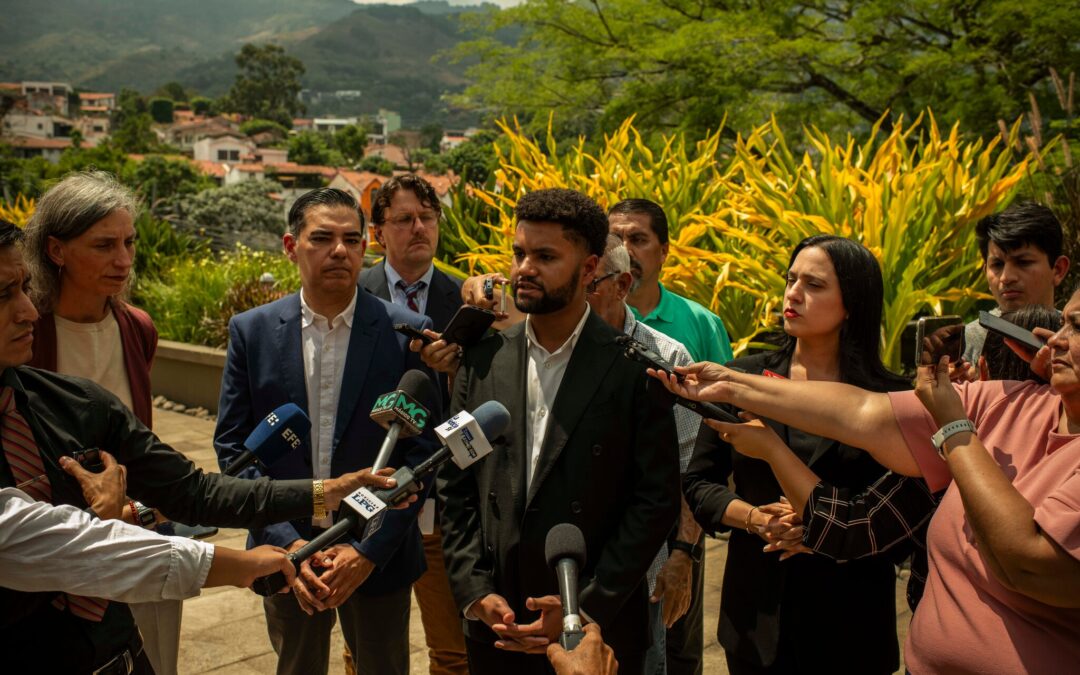 Democrats, Denied Access to Ábrego García in El Salvador, Demand ‘Daily Proof of Life’ — Demócratas, a quienes se les negó el acceso a Ábrego García en El Salvador, exigen “prueba de vida diaria”