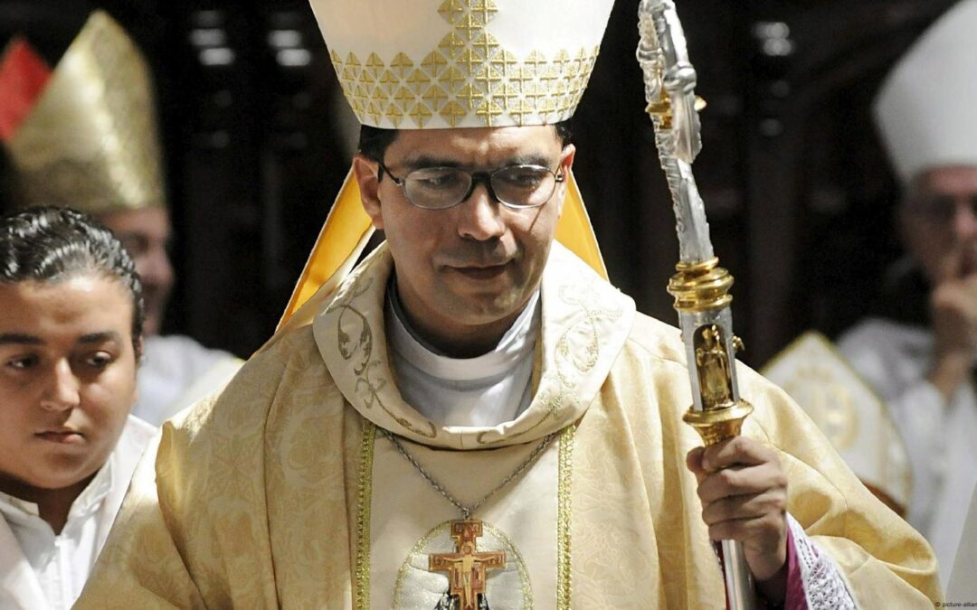 Salvadoran Archbishop Says Constitutional Amendments “Must Be Submitted to Public Consultation” — Arzobispo salvadoreño dice que cambios a Constitución “deben ser consultados a población”