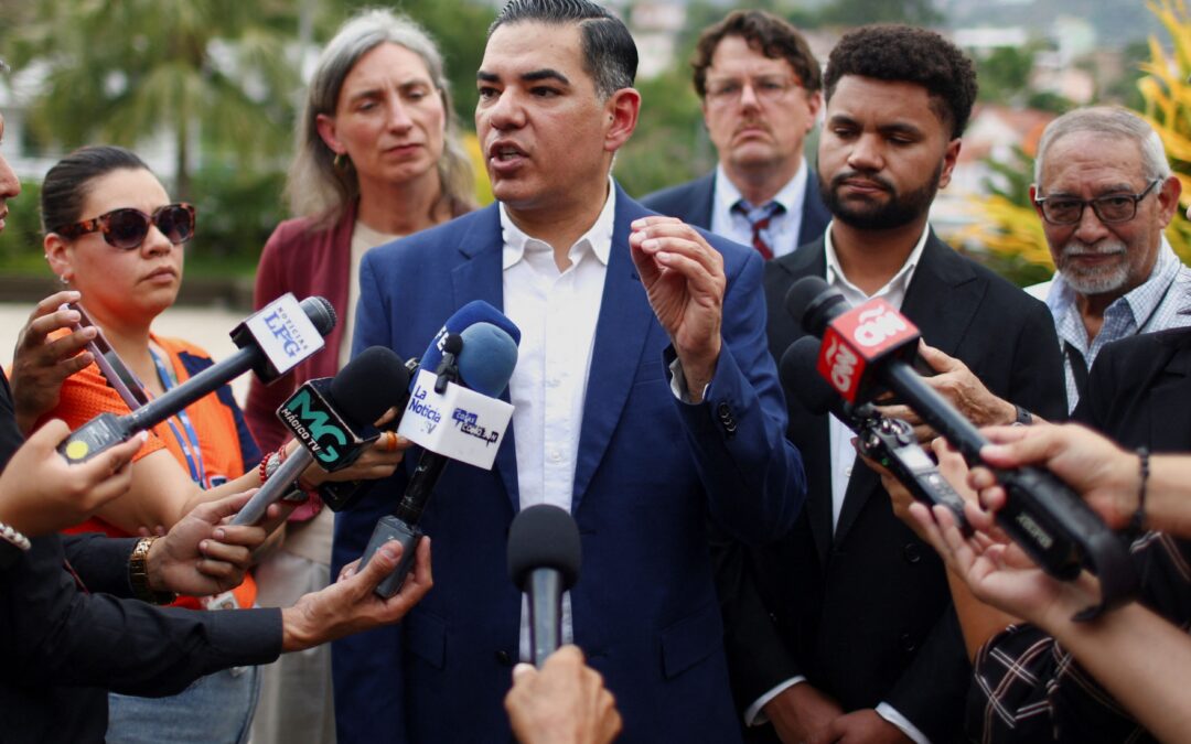 Four Democratic lawmakers are in El Salvador to demand Kilmar Ábrego’s return to the U.S. — Cuatro congresistas demócratas están en El Salvador para exigir el regreso a EE.UU. de Kilmar Ábrego