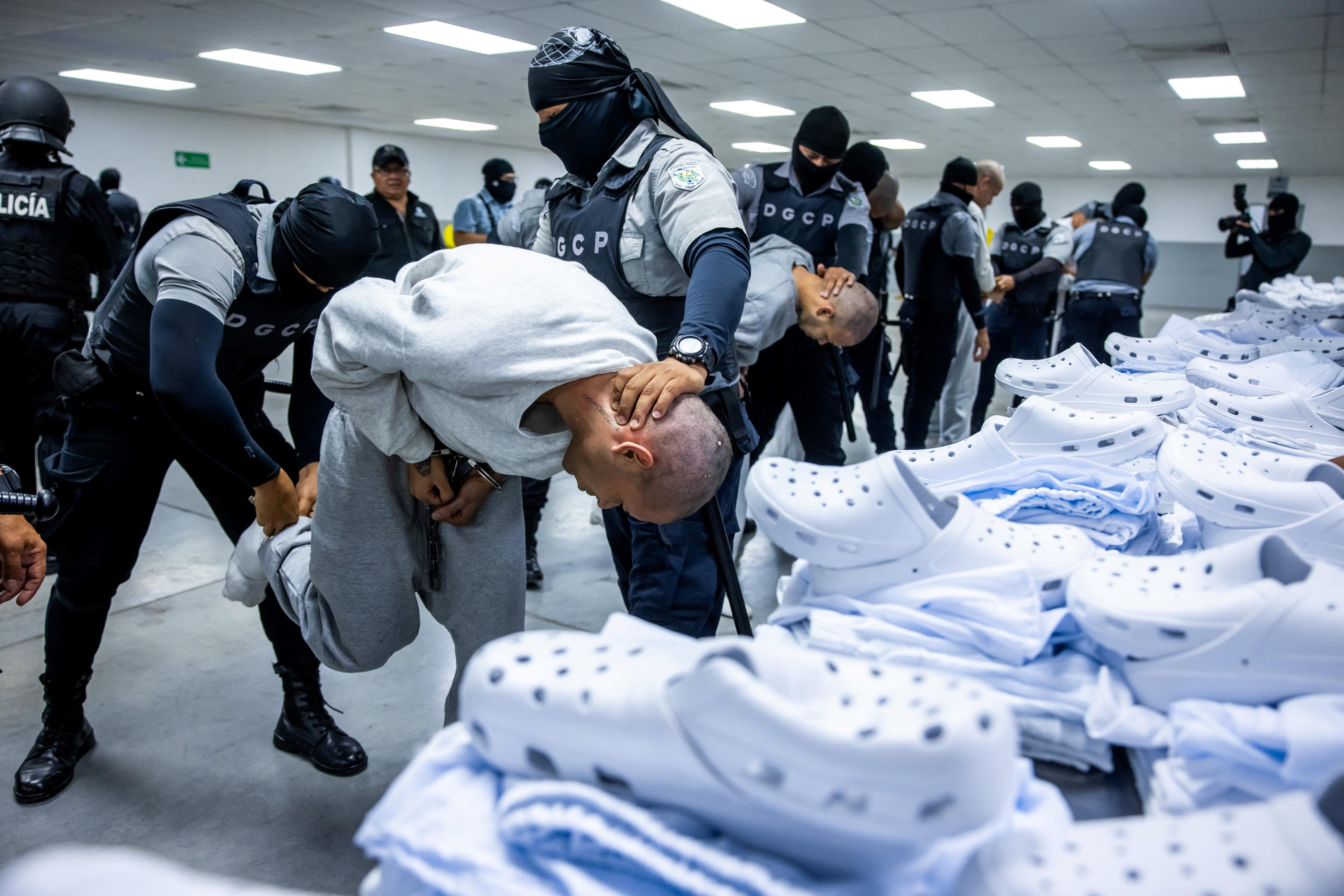 Bukele responds to Trump, “Onward together!” after more prisoners are sent to El Salvador — Bukele le responde a Trump “¡Adelante juntos!”, tras envío de más presos a El Salvador