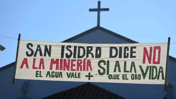 CESTA says “NO” to Australian seeking support with claim “in El Salvador, you breathe gold” — CESTA dice a “NO” al australiano que pide apoyo porque “en El Salvador se respira oro”