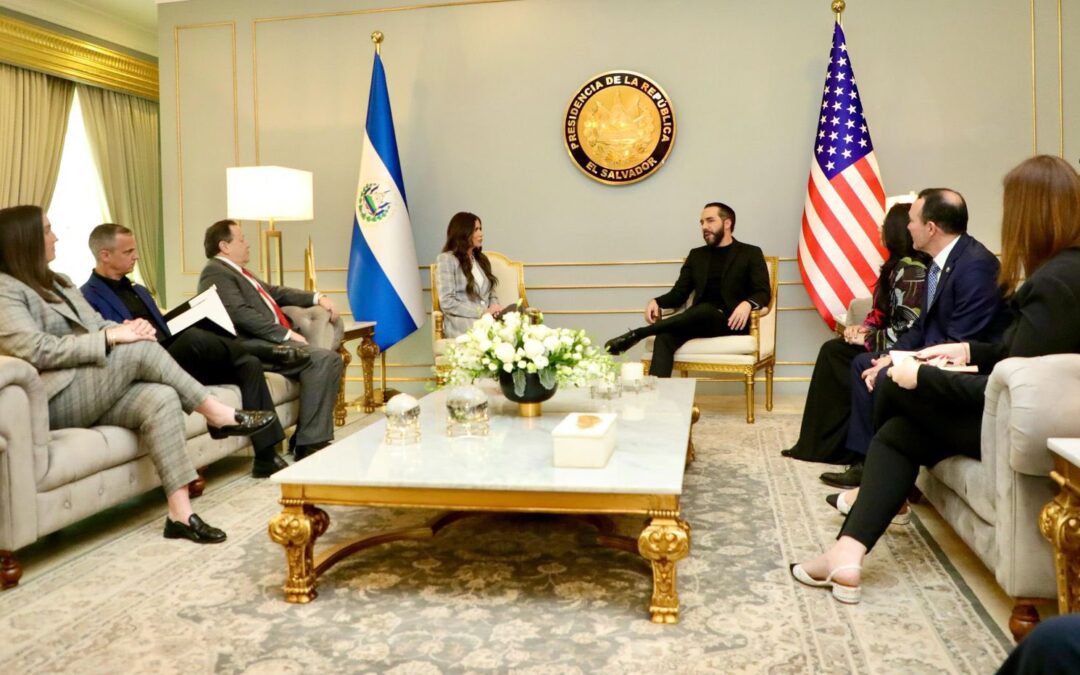 Trump says fate of ICE deportees at notorious prison up to El Salvador president — Trump dice que el destino de los deportados por el ICE en infame prisión depende del presidente de El Salvador