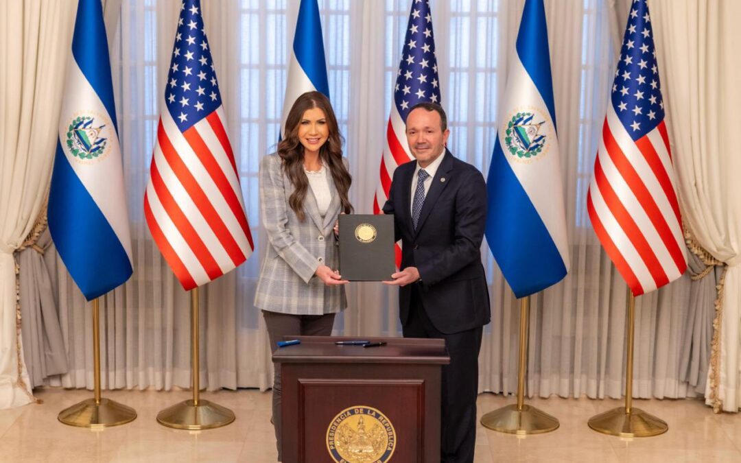 Trump administration says wrongly deported man is alive in El Salvador prison — Gobierno de Trump dice que hombre deportado erróneamente está vivo en prisión de El Salvador