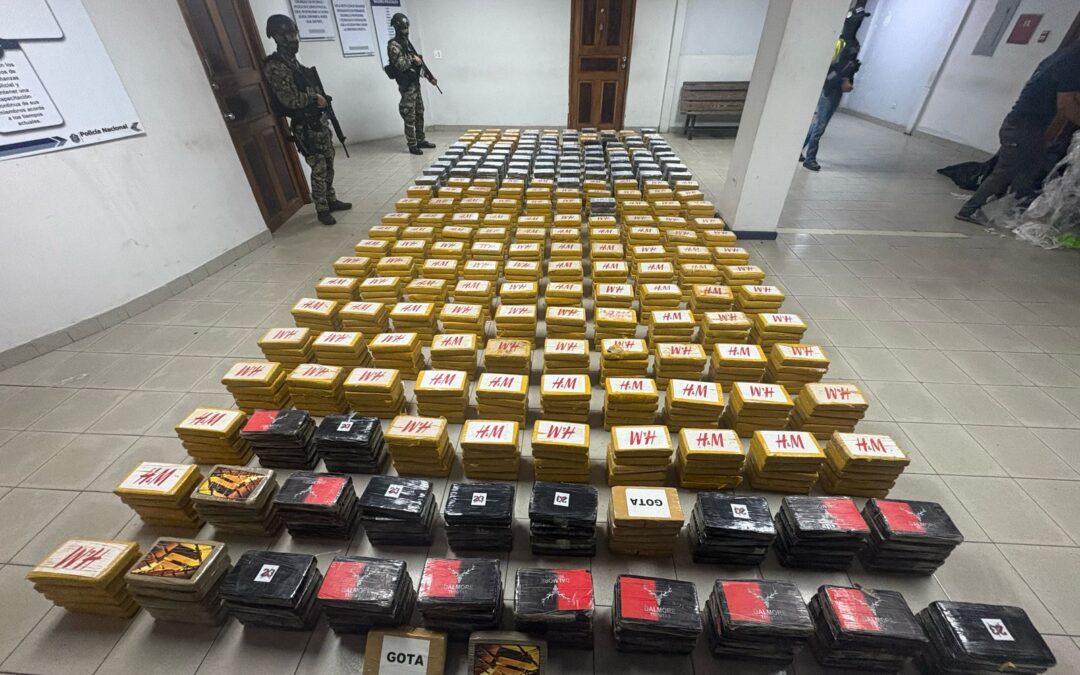 Container Seized with Drugs and Coffee in Panama Departed from the Port of Acajutla — Contenedor incautado con droga y café en Panamá salió del Puerto de Acajutla