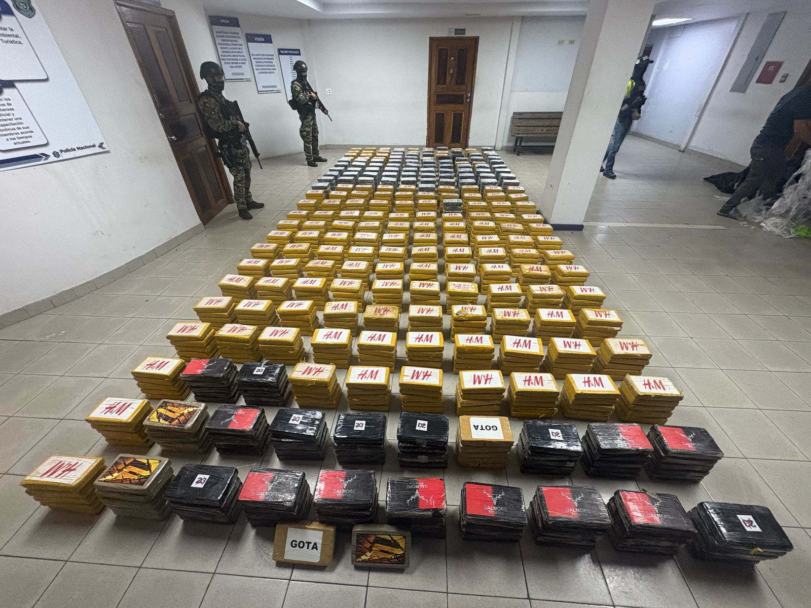 Container Seized with Drugs and Coffee in Panama Departed from the Port of Acajutla — Contenedor incautado con droga y café en Panamá salió del Puerto de Acajutla