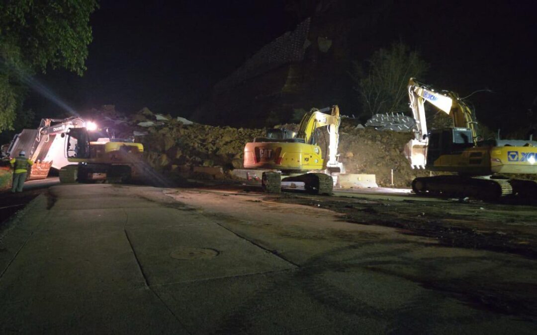 Total Closure on Los Chorros Highway Due to Landslide — Cierre total en carretera Los Chorros por deslizamiento de tierra