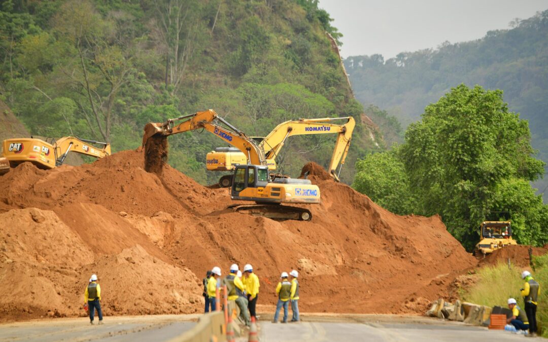 Sixth Landslide in Los Chorros in 10 Months Since Widening Project Began — Sexto derrumbe en Los Chorros en 10 meses desde inicio de ampliación