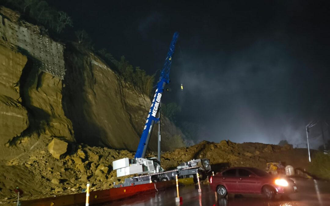 Los Chorros highway closed again this Tuesday due to another landslide after rains — Cierran paso en Los Chorros nuevamente este martes por otro derrumbe tras las lluvias