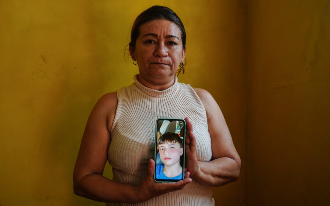 Bukele’s ‘false positives’: Teenagers accused of being gang members, based on a 10-second video — Los ‘falsos positivos’ de Bukele: adolescentes acusados de pandilleros por un video de 10 segundos
